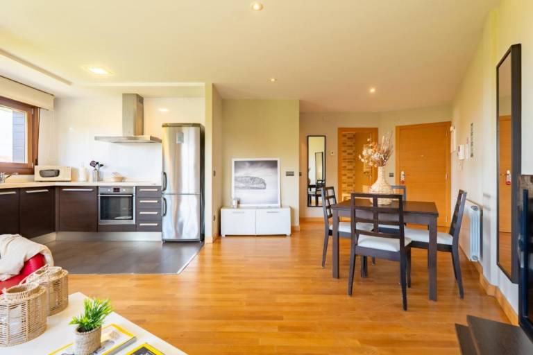 Lovely rental apartment with patio & yard | Close to the beach | Perfect for remote work | Pets are welcome — photo 3
