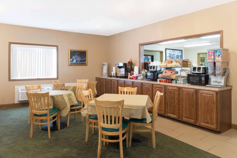 Super 8 By Wyndham Poplar Bluff Missouri — photo 2