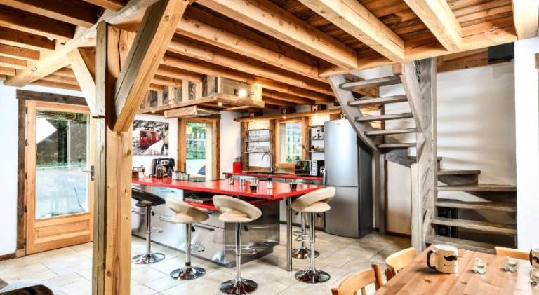 Chalet with hot tub — photo 3