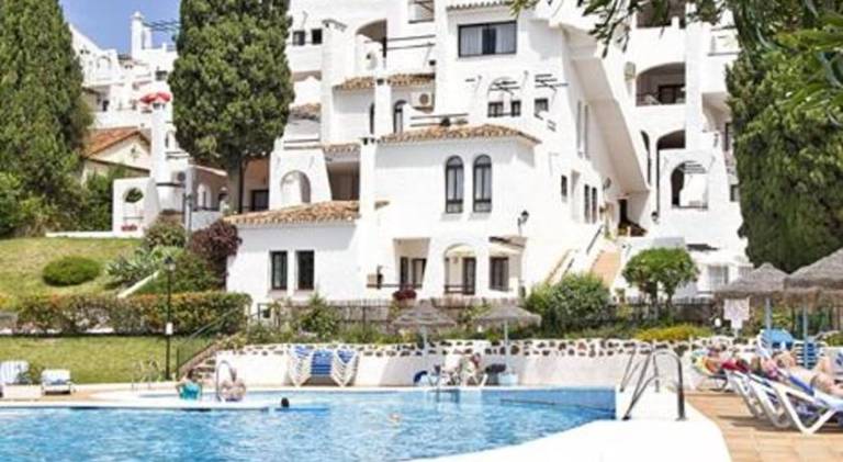Rental apartment with yard, terrace & grill in Torremolinos