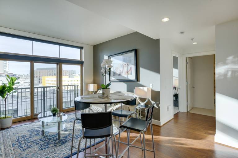 Apartment with pool in Portland, OR