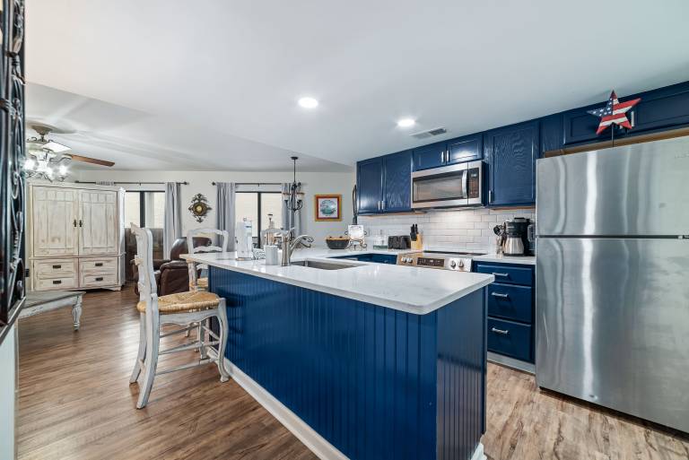 Condo with pool & grill | Water view — photo 3