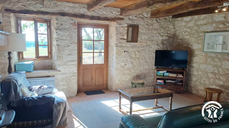 Gite with barbecue, patio & yard — photo 3