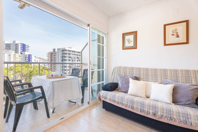 Rental apartment with patio & fast internet in València