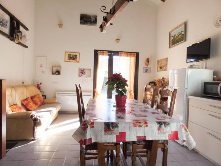 Gite with terrace, BBQ & garden — photo 3