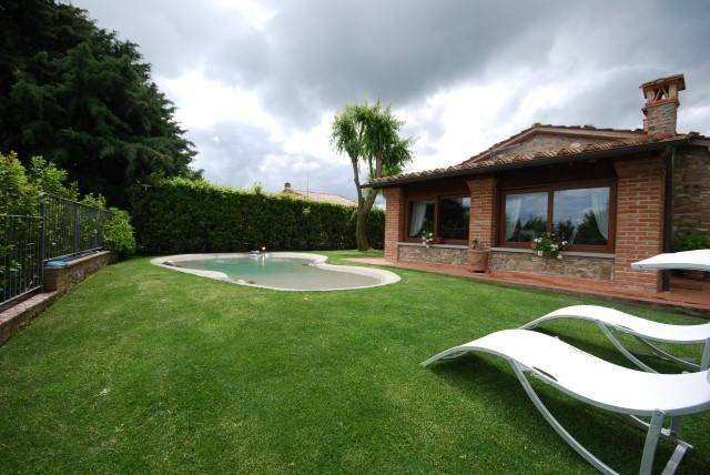 Piccola casa a Rivalto con piscina privata