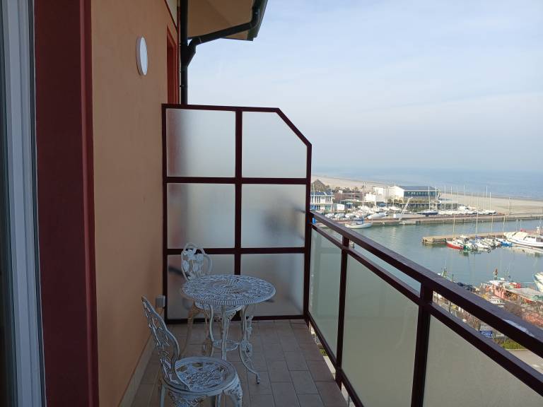 Apartment with patio | Sea view — photo 2