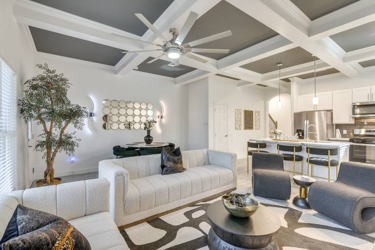 4 Mi to NRG Stadium Luxurious Houston Townhome
