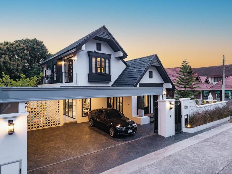 Serene Pool Villa /4Brs5Bath/Fully Equipped/靠近古城 in Chiang Mai