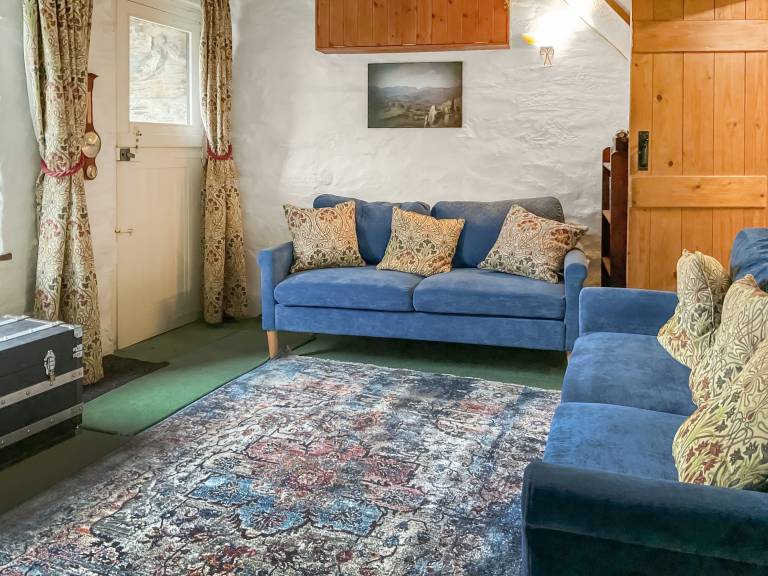 Cottage with yard — photo 3