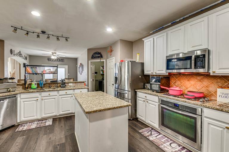 Shop, Play & Explore: Family Home in Allen — photo 5
