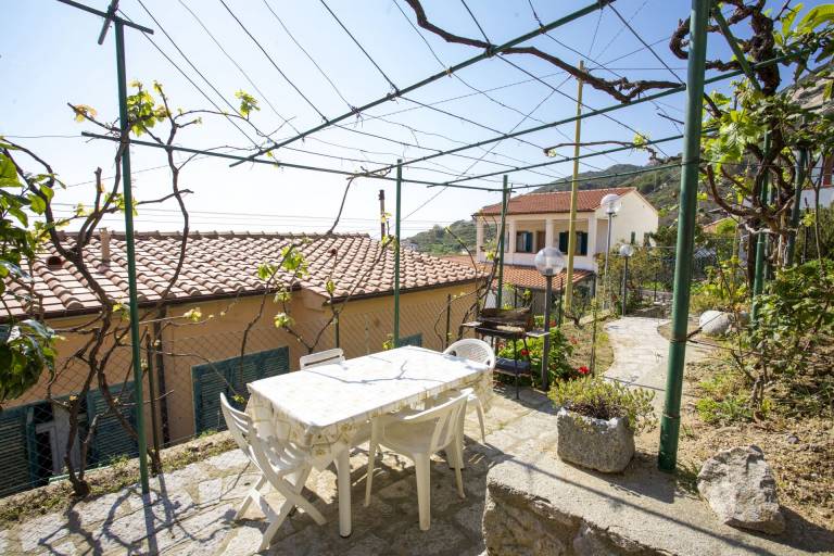 Villa with grill & garden — photo 2
