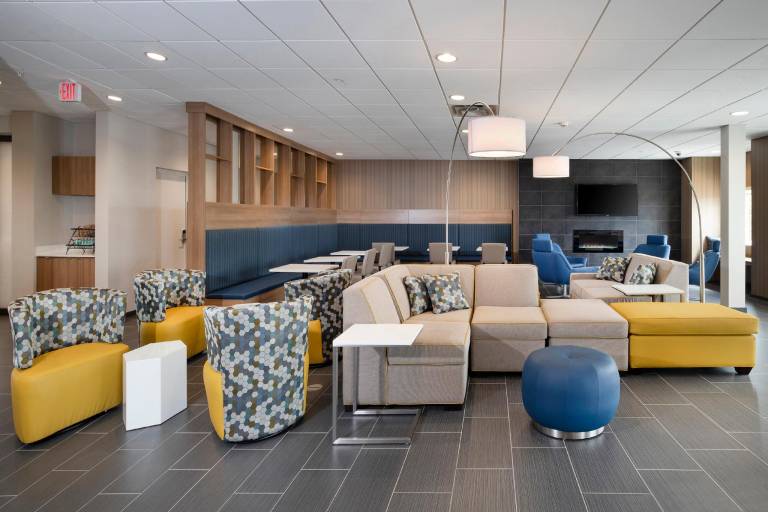 Microtel Inn & Suites by Wyndham Loveland — photo 2