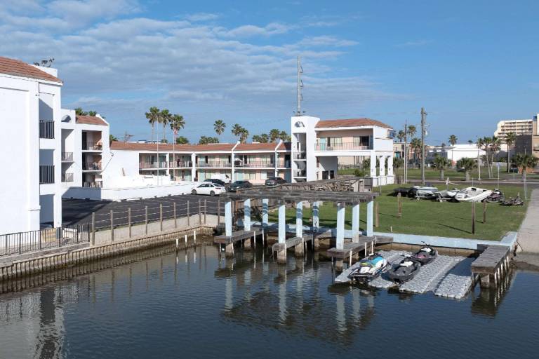 WindWater Hotel and Marina — photo 4