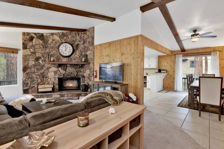 Cabin with hot tub | Lake view — photo 2