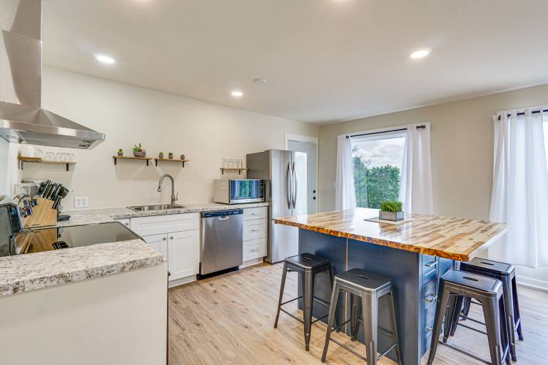 Kayaks, Boat Slip, & Game Room: Calm Cove Apt! — photo 2