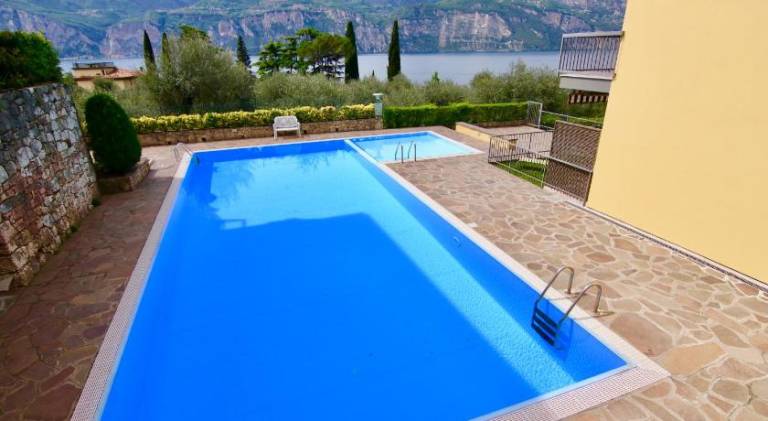 Apartment with pool — photo 3