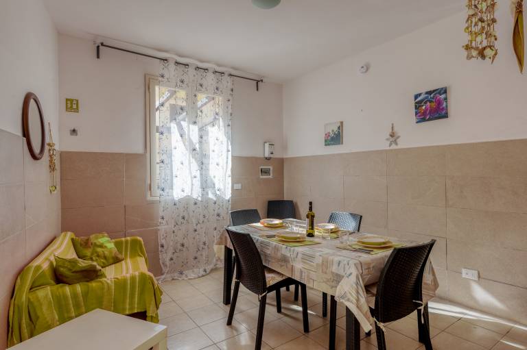 Holiday apartment with garden & patio | Garden view — photo 5