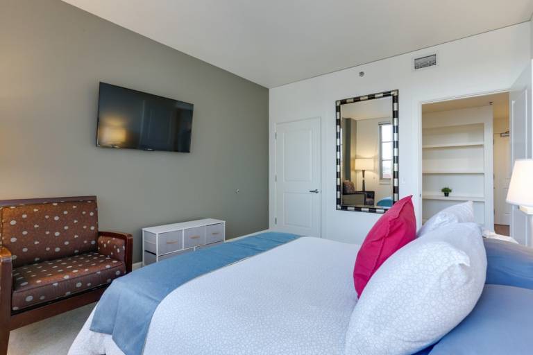 Bright Recently Upgraded Apt – Downtown Location in Portland, OR