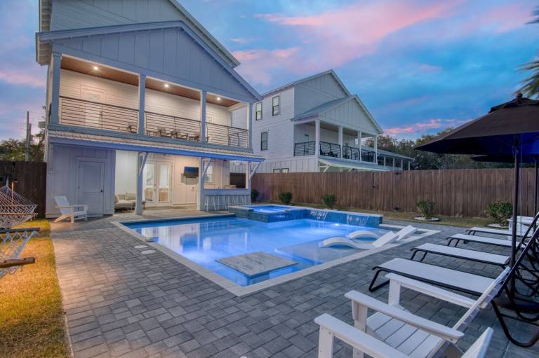 Breathtaking Beach House – 3-Min Walk to the Sand! Private Pool & Firepit in Destin, FL