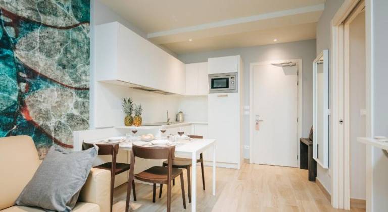 Serviced apartment with pool, patio & hot tub | Close to the beach | Dogs allowed — photo 5