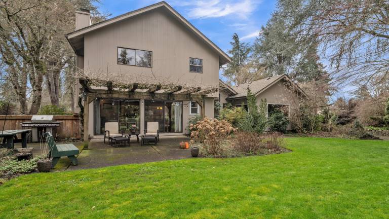 House with yard & terrace in Eugene, OR