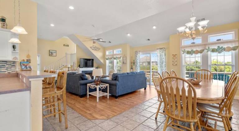 House with hot tub & pool — photo 4