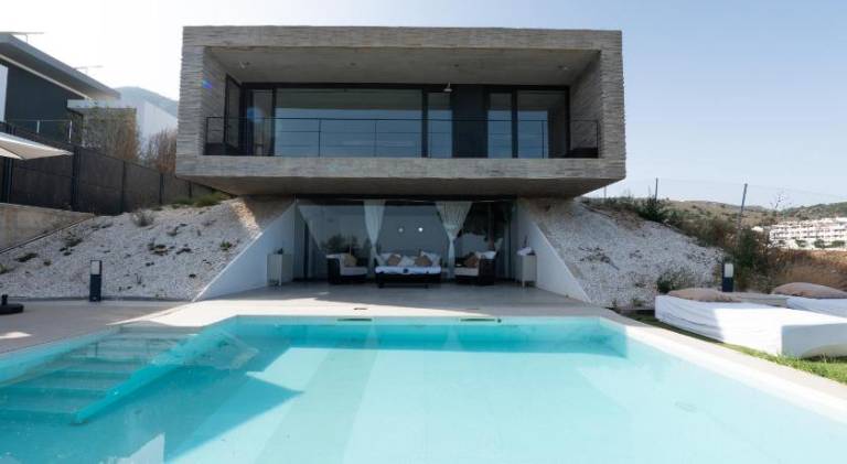 Villa with private pool, yard & terrace | Good for workation in Torremolinos