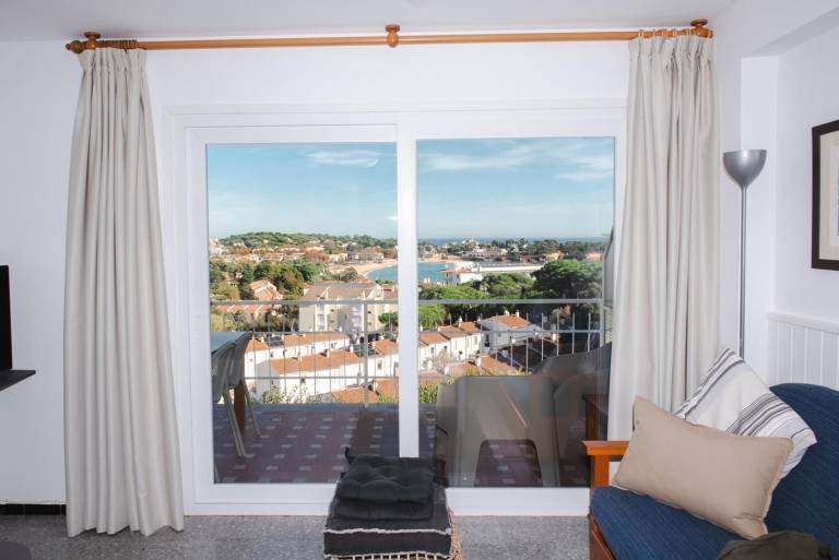Beautiful rental apartment with BBQ, pool & patio | Sea view | Close to the beach | Dogs allowed — photo 5