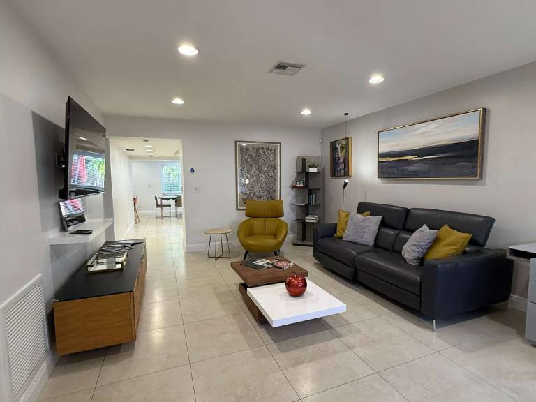 Welcome to Your Fort Lauderdale Retreat 2bed 2bath — photo 5