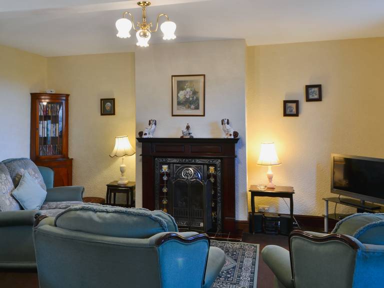 Family-oriented charming cottage with garden | River view | Pet-friendly — photo 2