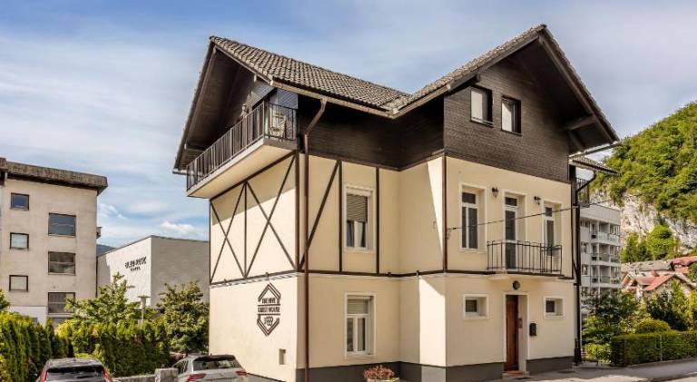 Guest House The Hive in Bled