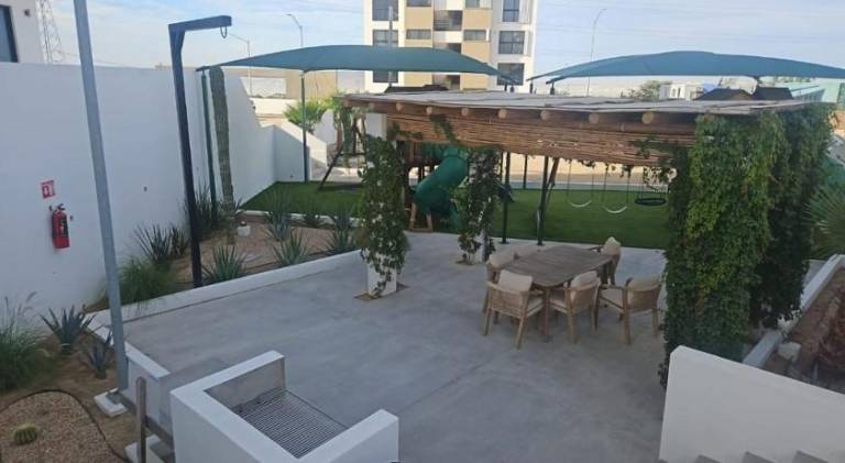 Apartment with pool — photo 5