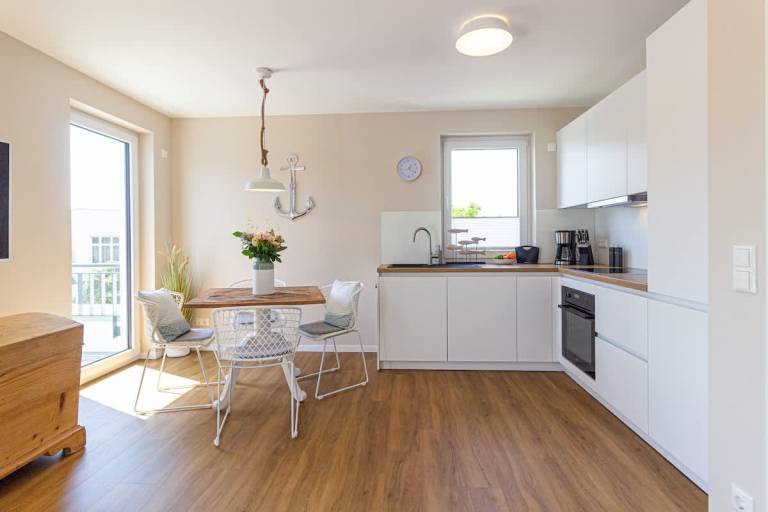 Rental apartment with patio & yard — photo 4