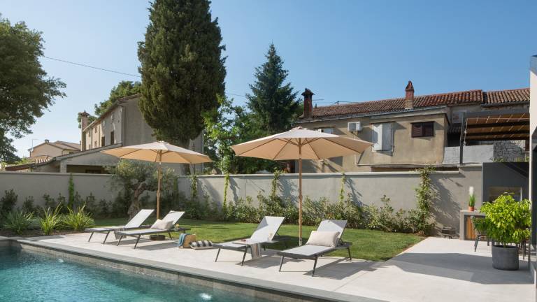 Villa with barbeque, garden & private pool — photo 2