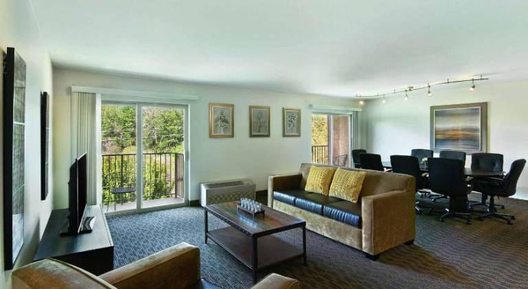 Oxford Suites Yakima — photo 4