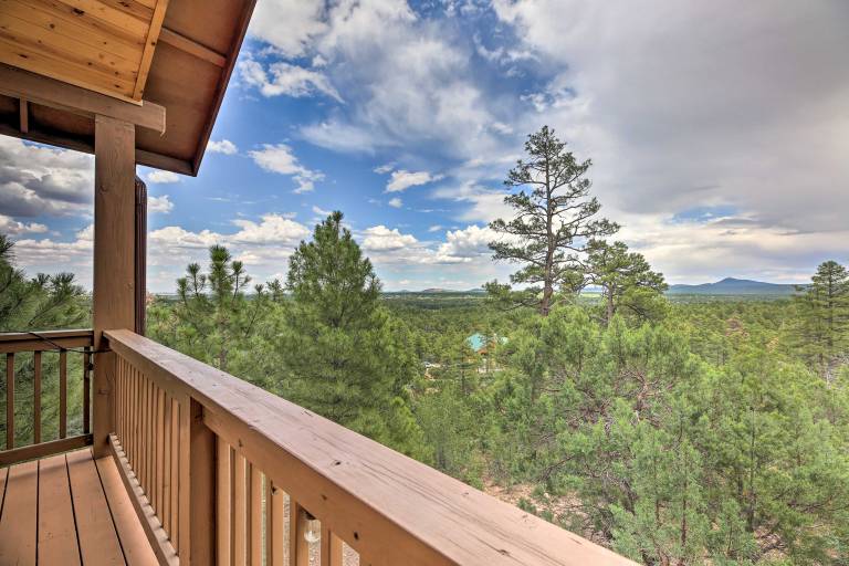 Deck & Views: Dog-Friendly Cabin in Show Low! — photo 2