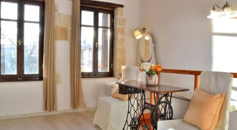 Charming stone corner house — photo 2