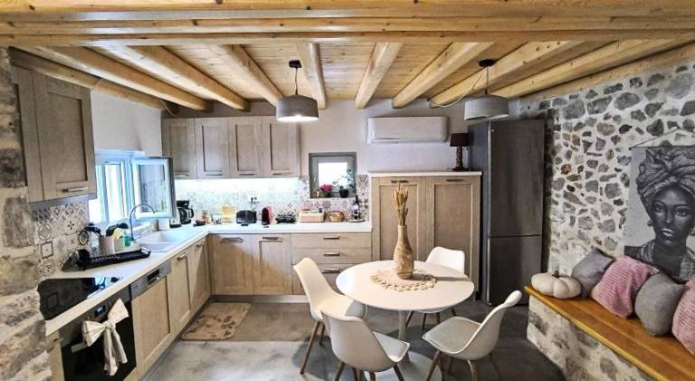 Fully equipped vacation home with hot tub | Pets are welcome — photo 3