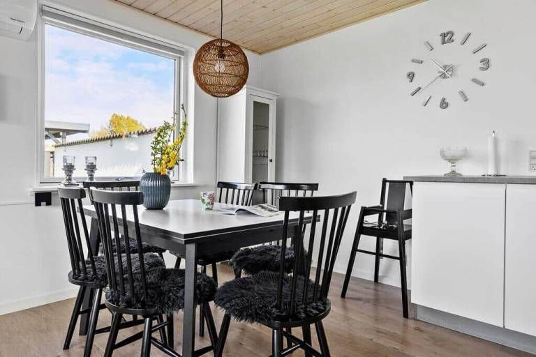 House with terrace & barbecue — photo 5