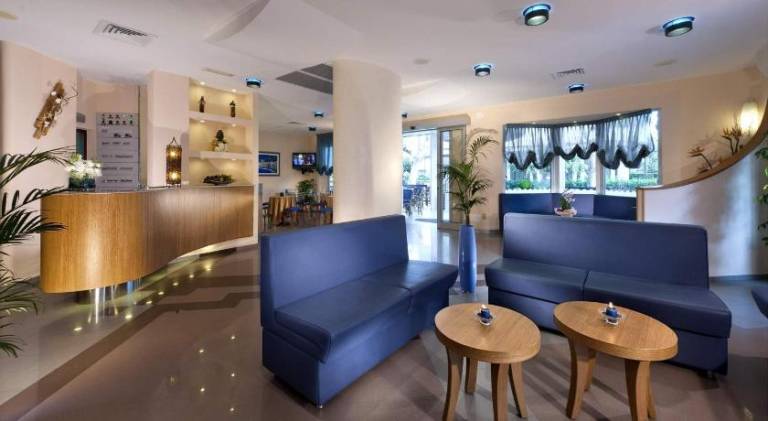 Holiday apartment with hot tub & pool — photo 4