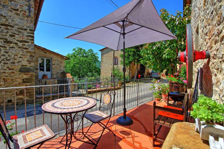 Family-friendly beautiful villa with patio, BBQ & yard | Pets are welcome — photo 3