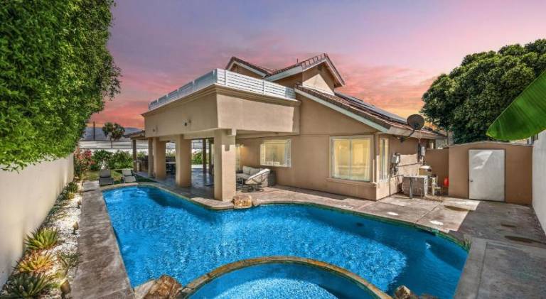 Lovely house with pool | Pets are welcome in Indio, CA