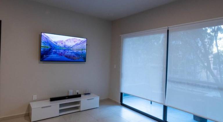 Apartment with pool — photo 2