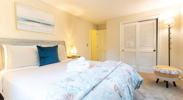 Stylish Home Dog Friendly Close to Beach — photo 2