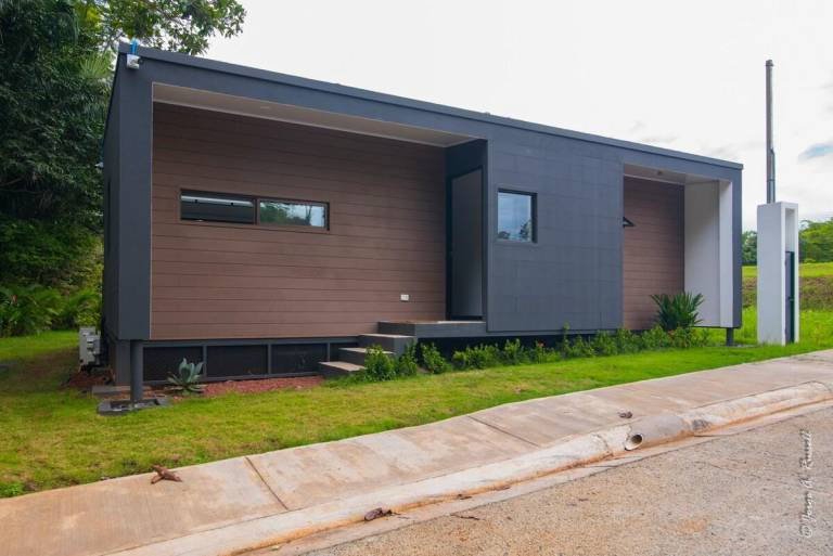 Child-friendly beautiful vacation home with garden, pool & grill | Dogs allowed — photo 4