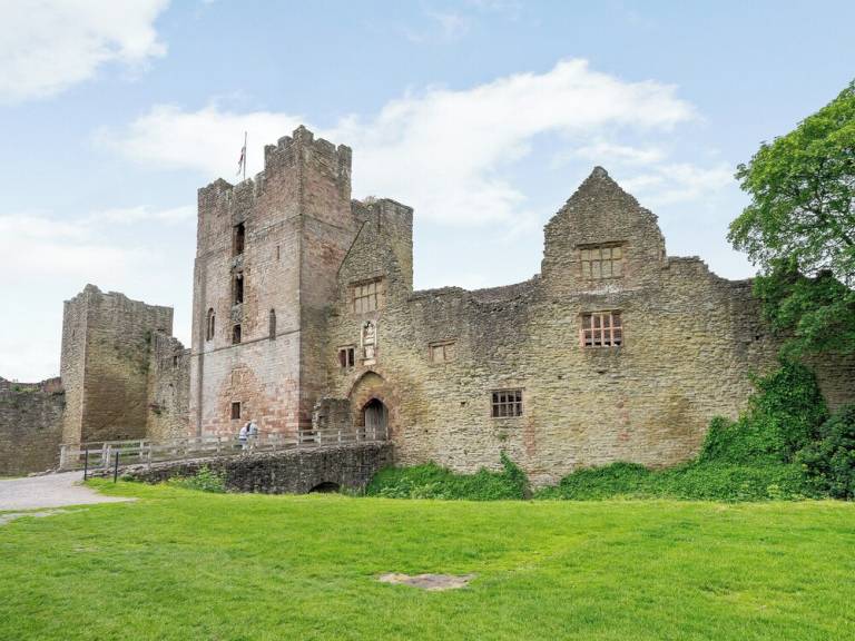 House  Ludlow