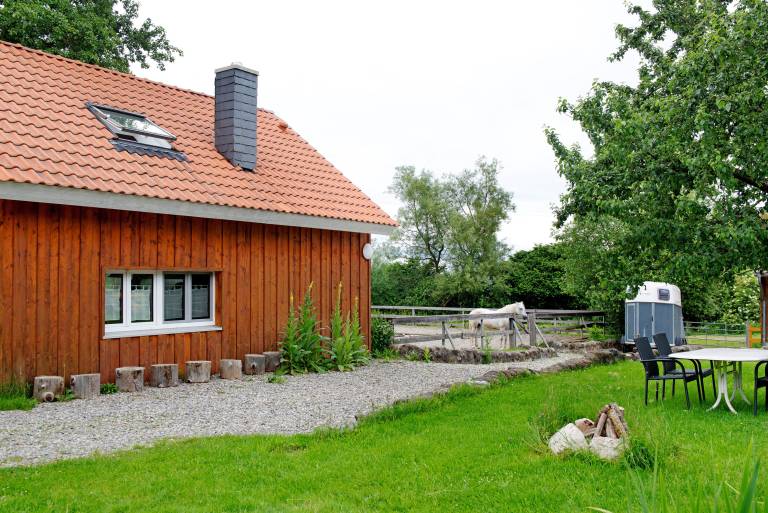 House with barbecue, garden & sauna | Garden view — photo 2