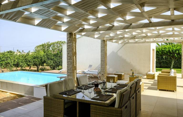 Child-friendly villa with barbeque & private pool | Pets allowed — photo 3