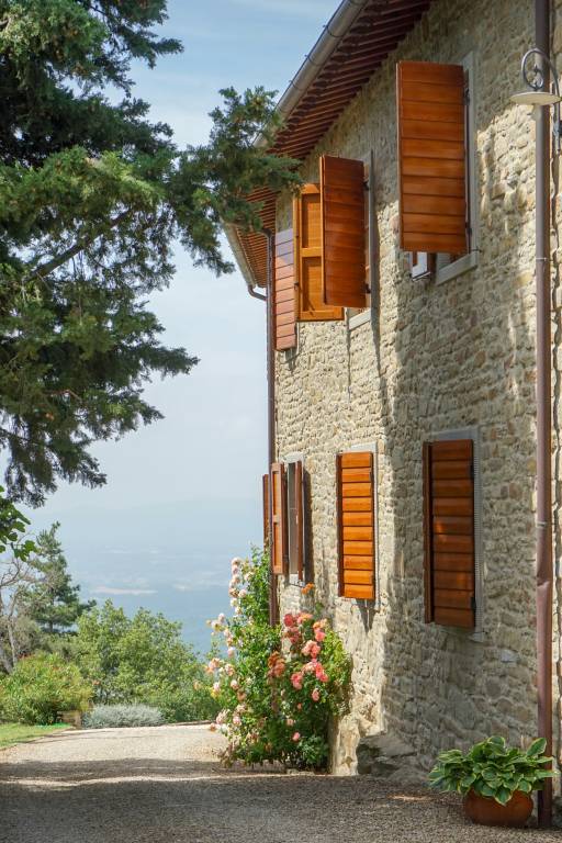 Panoramic Tuscan Farmhouse with Pool, Gardens & Family-Friendly Comfort — photo 2